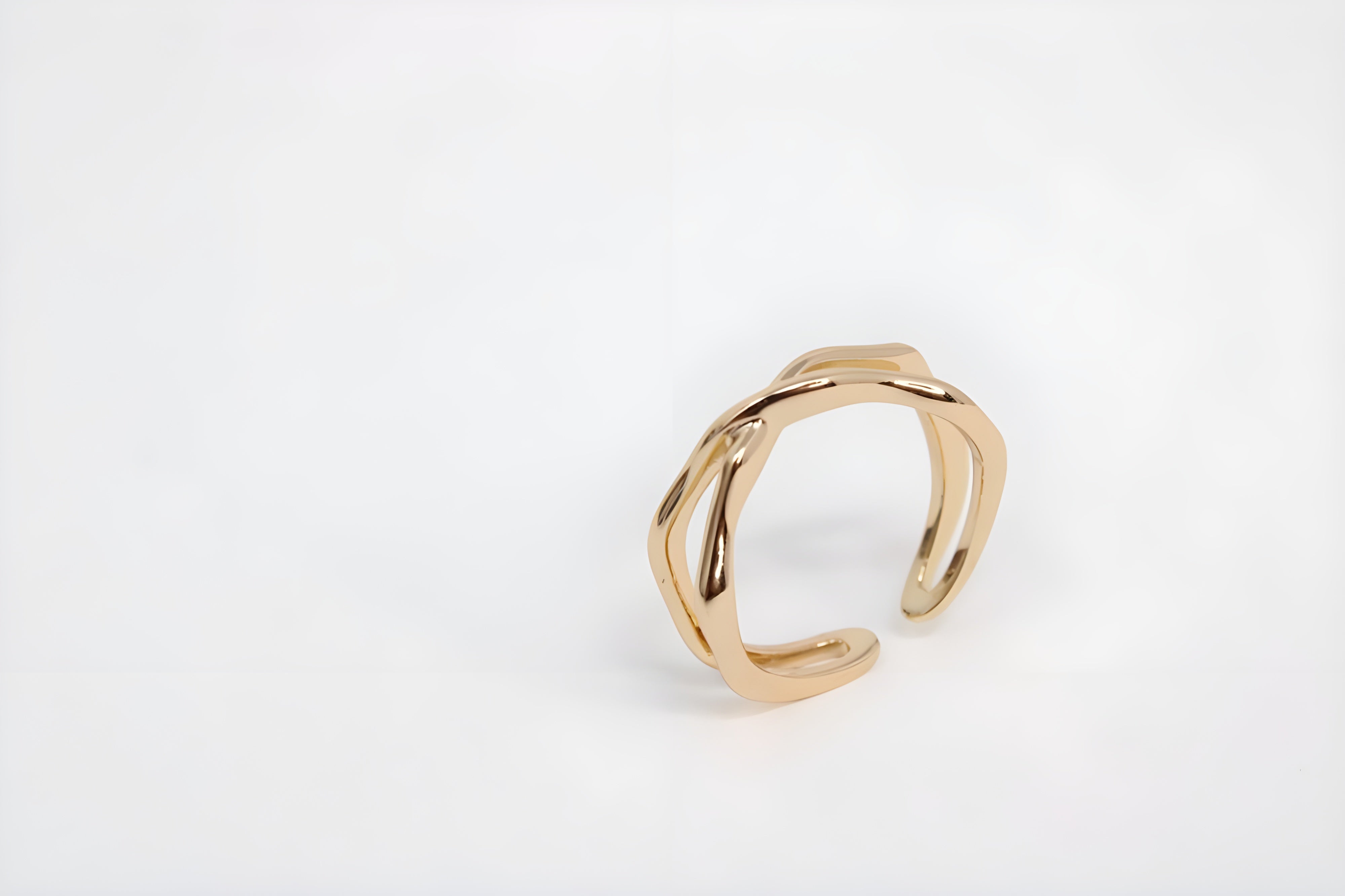 Golden Wire Elegance Ring