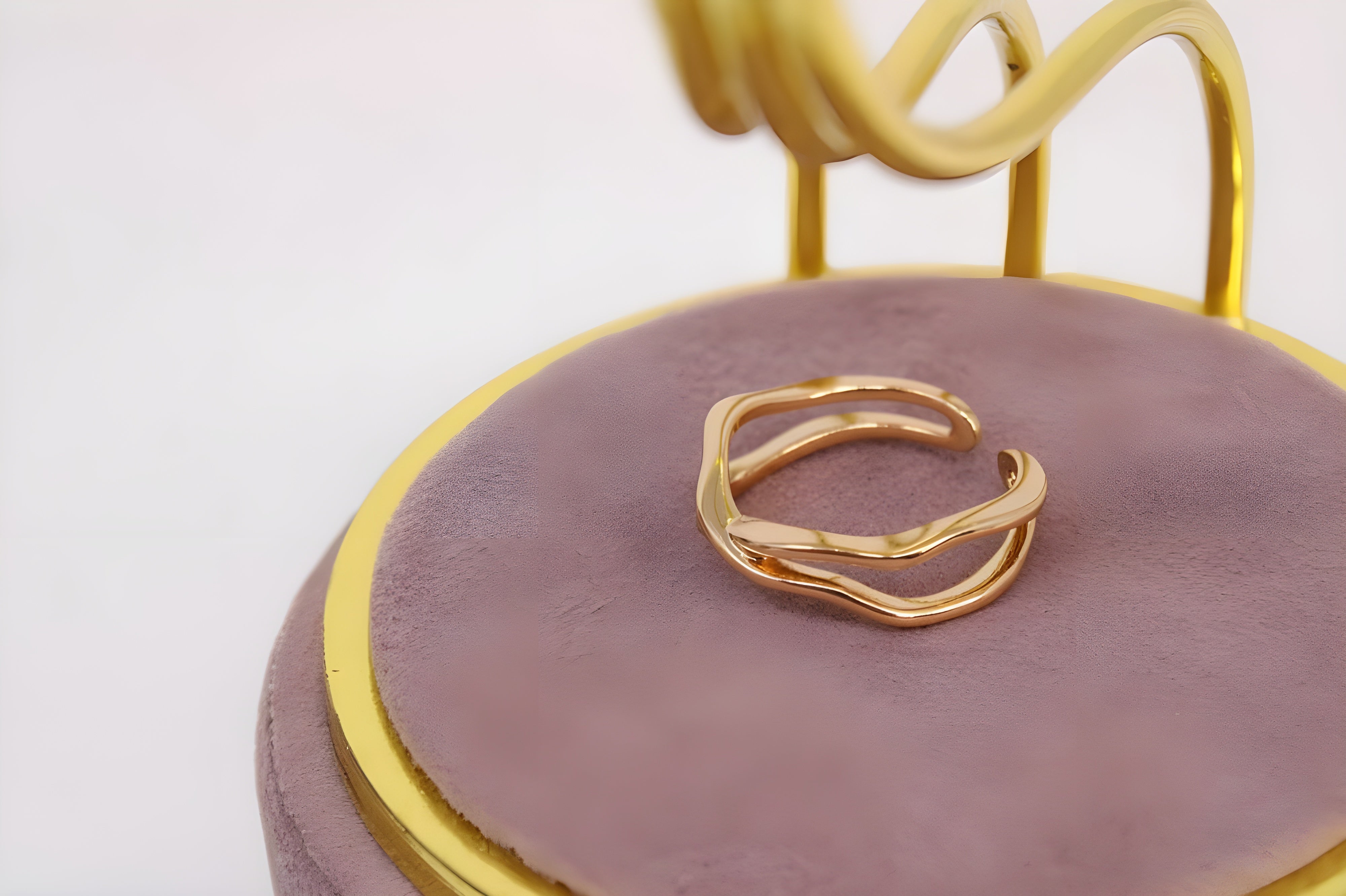 Golden Wire Elegance Ring