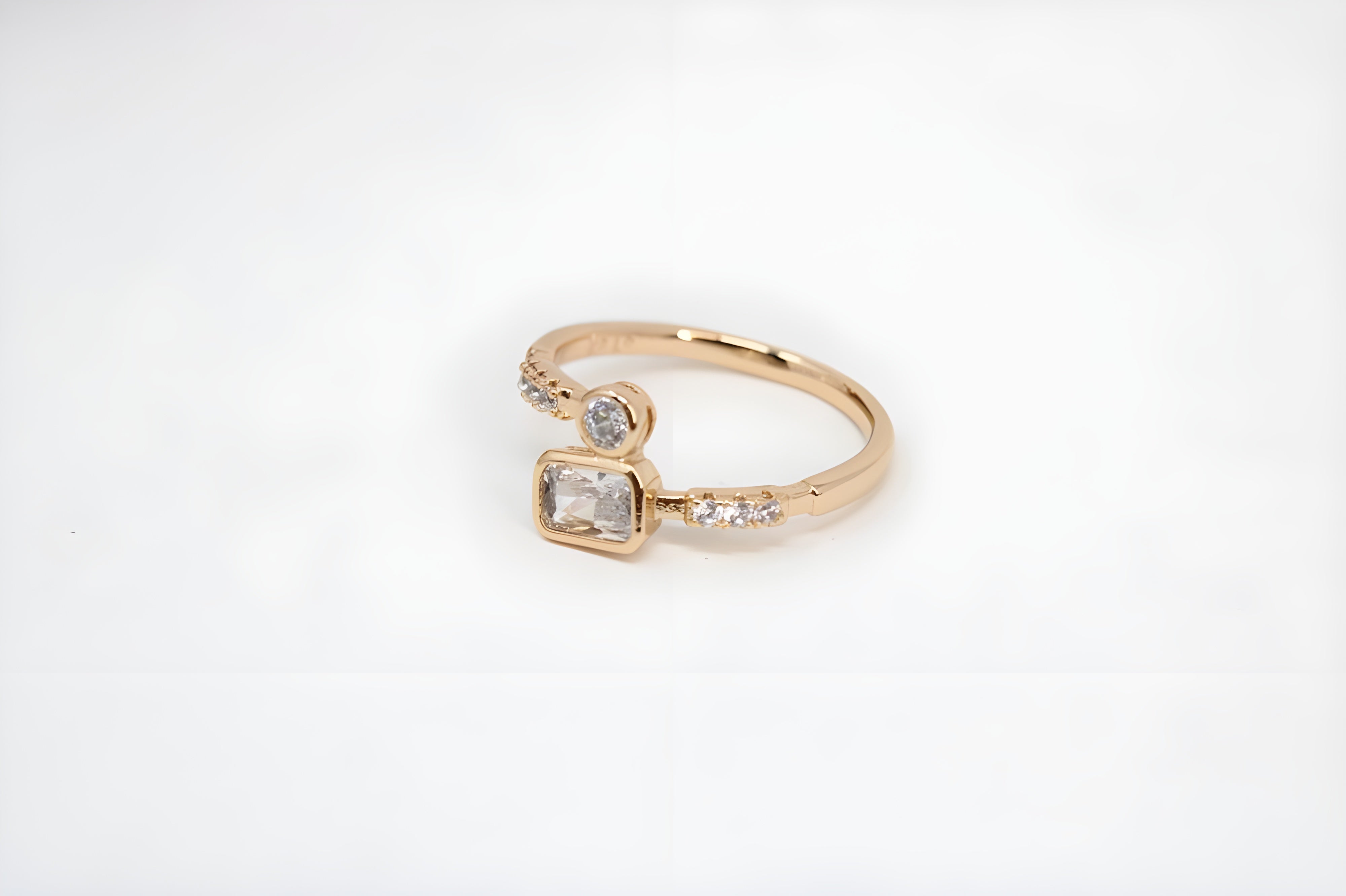 Golden Elegance Crystal Ring