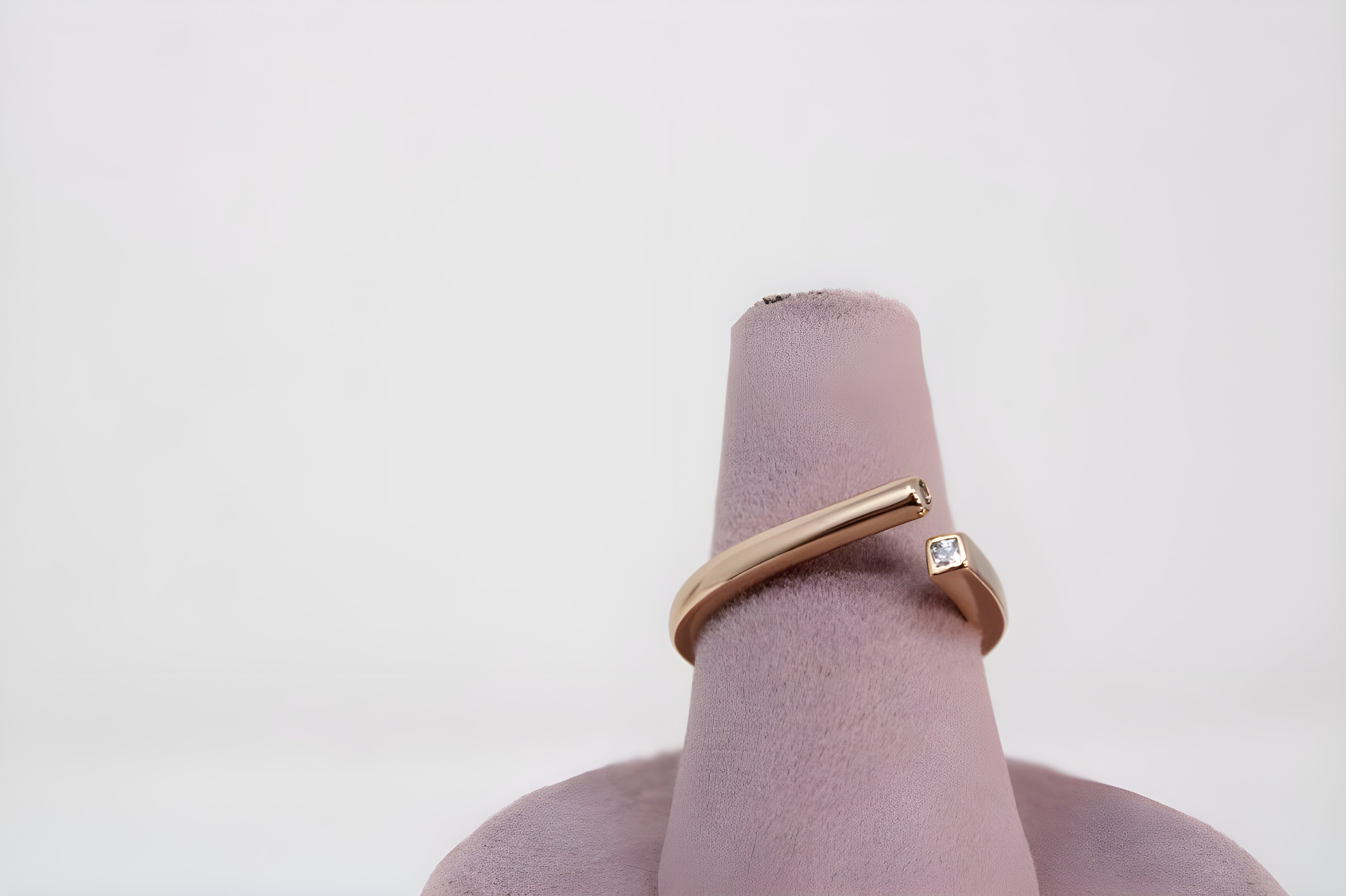 Golden Glow Line Ring