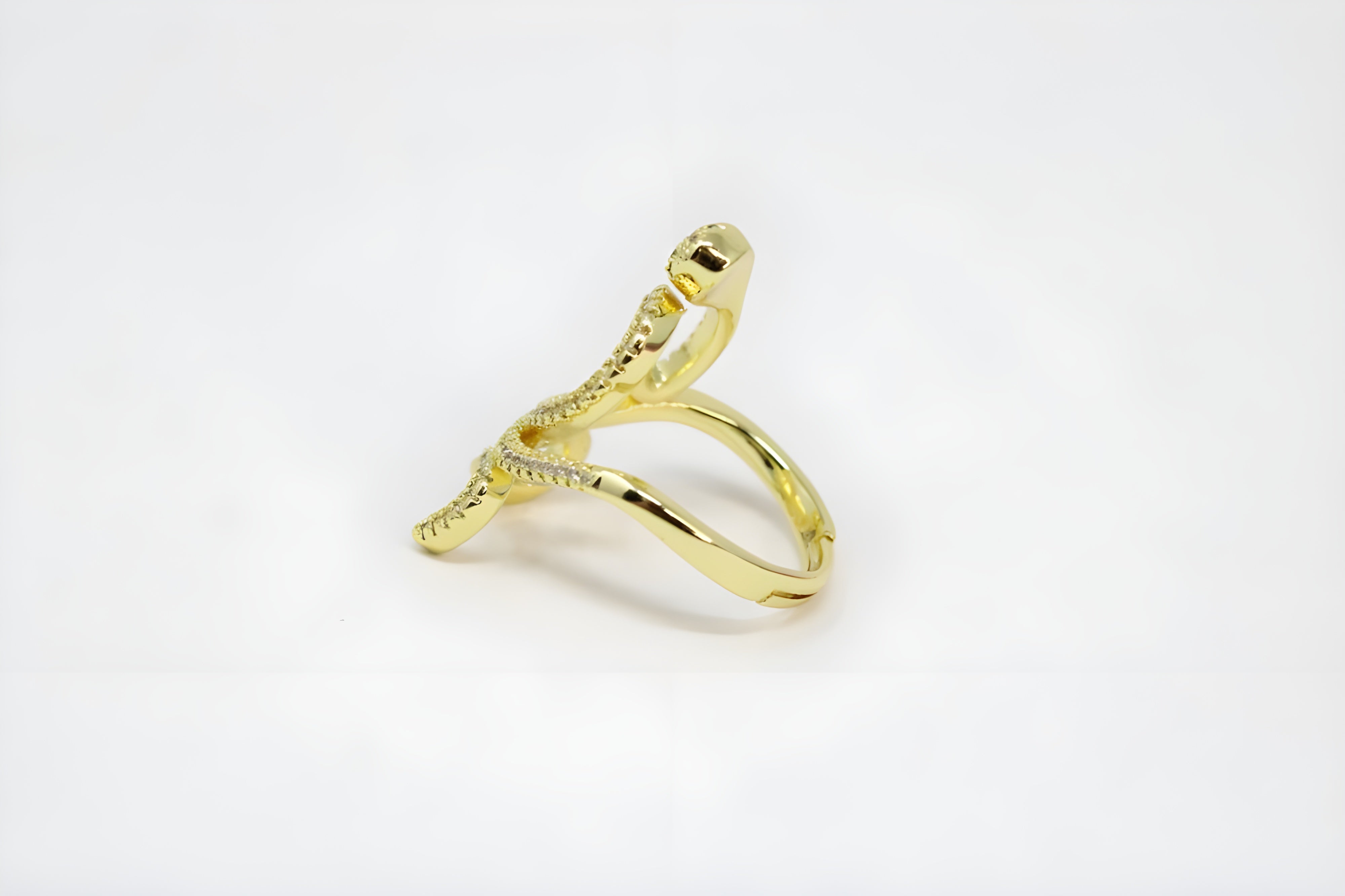 Golden spark Serpent Elegance Ring