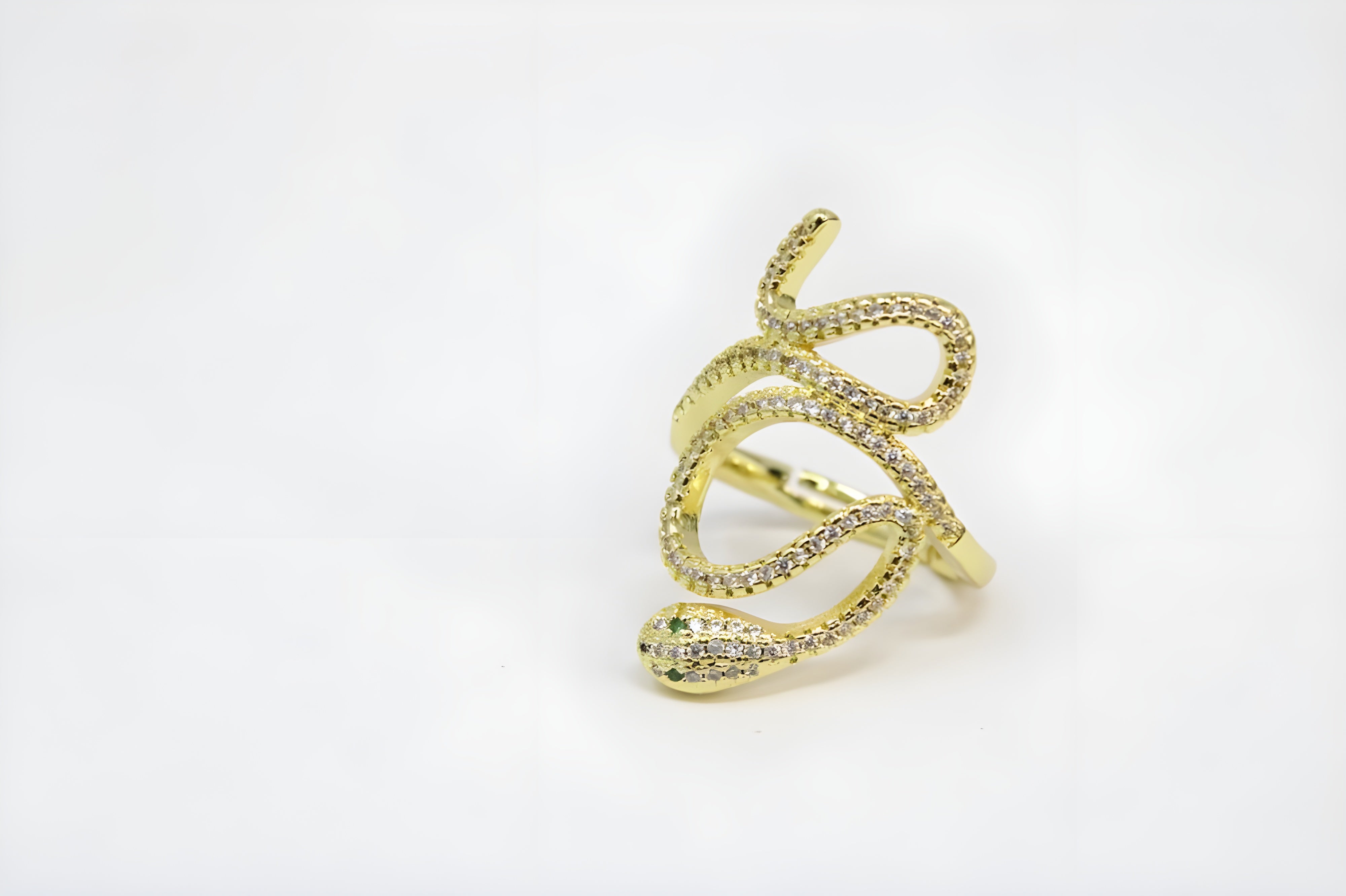 Golden spark Serpent Elegance Ring