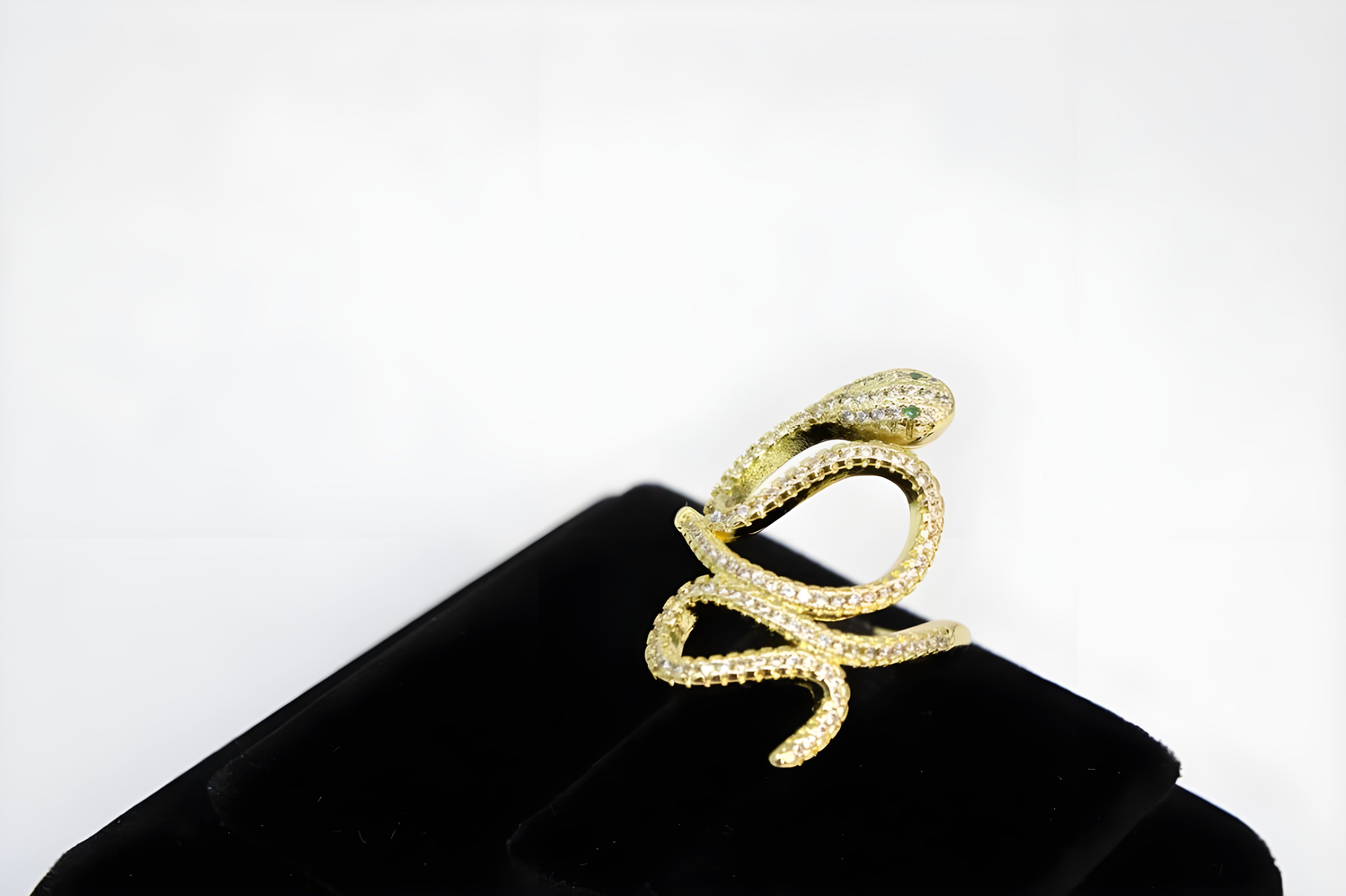 Golden spark Serpent Elegance Ring