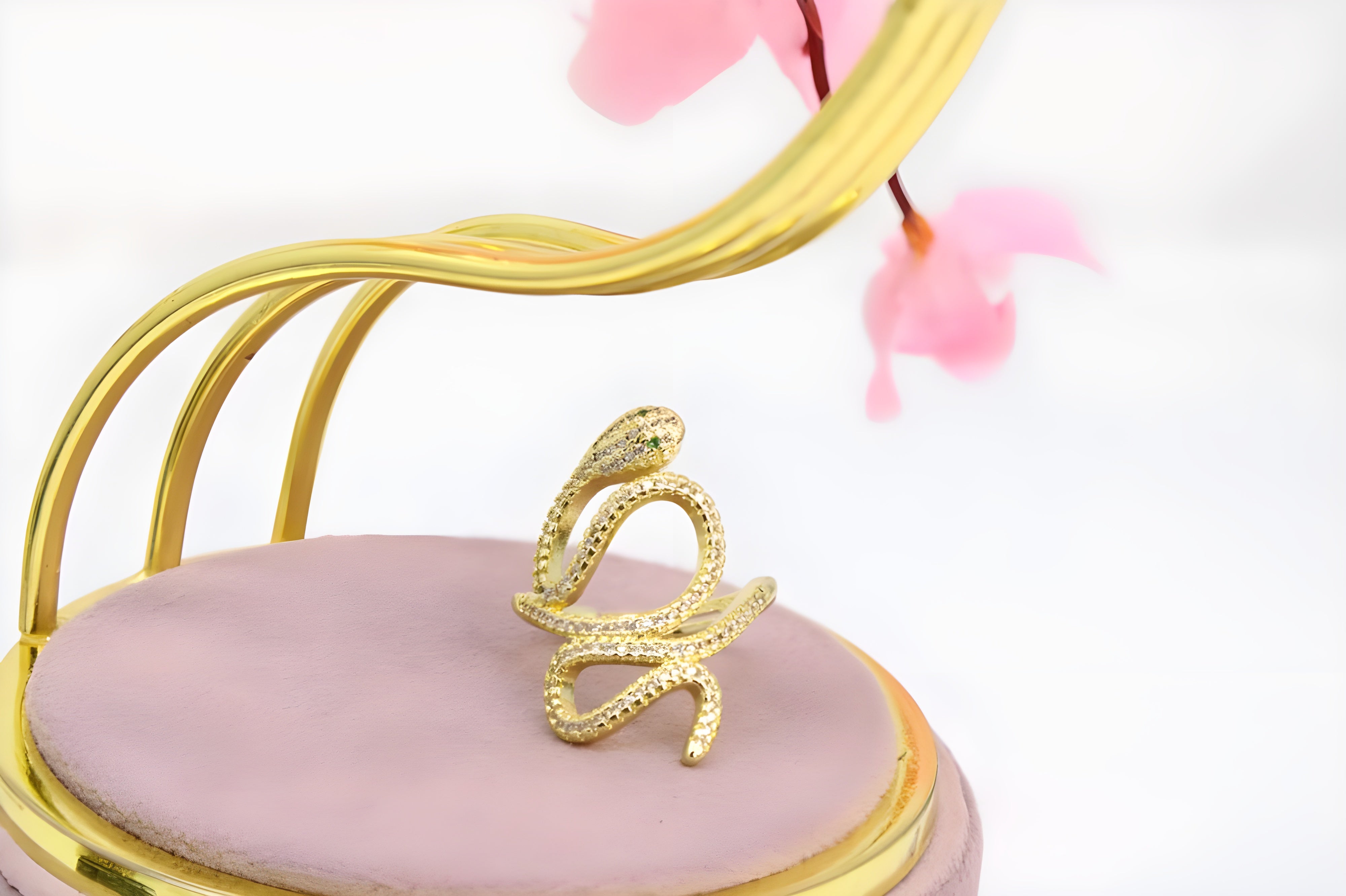 Golden spark Serpent Elegance Ring