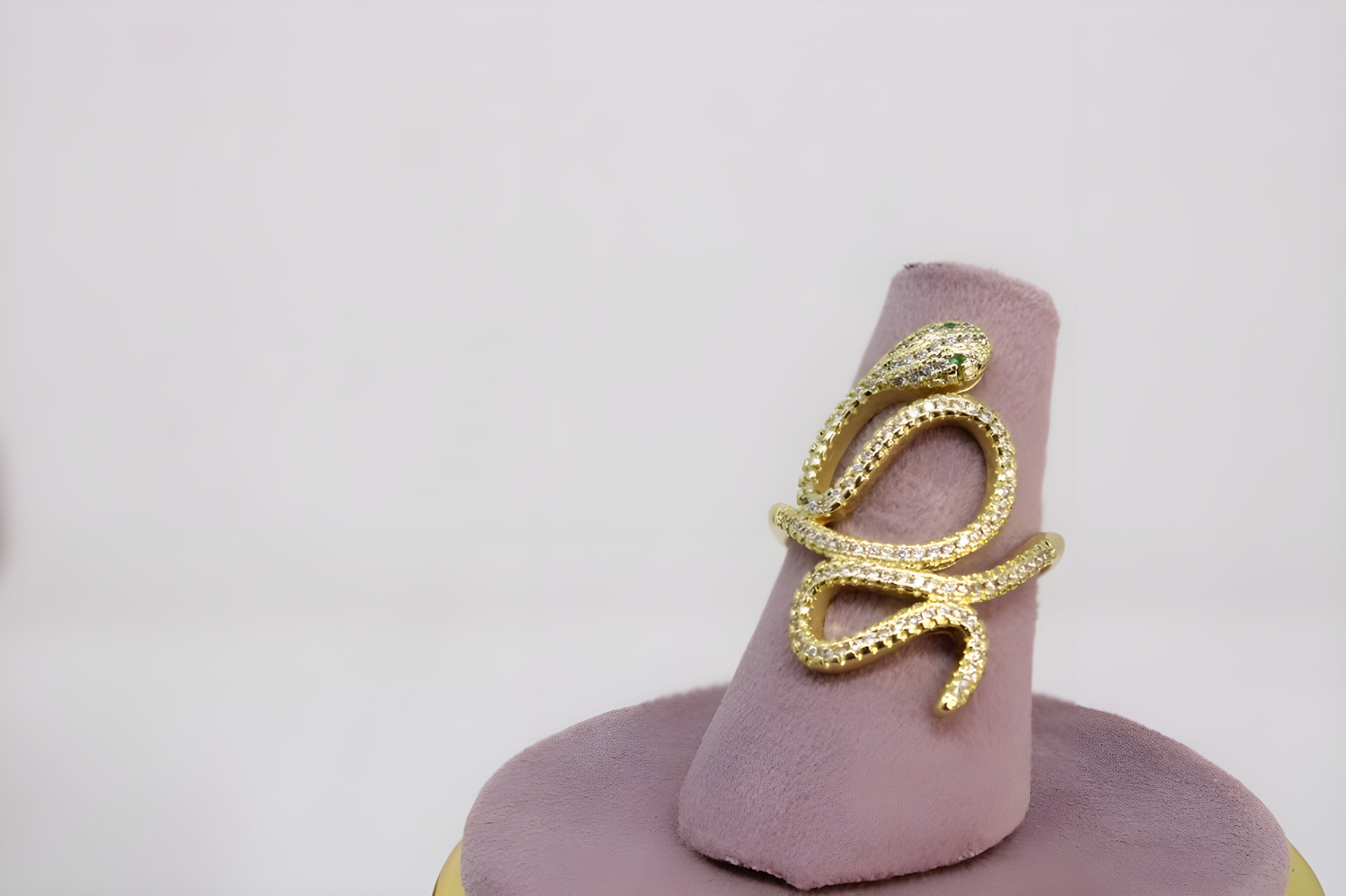 Golden spark Serpent Elegance Ring