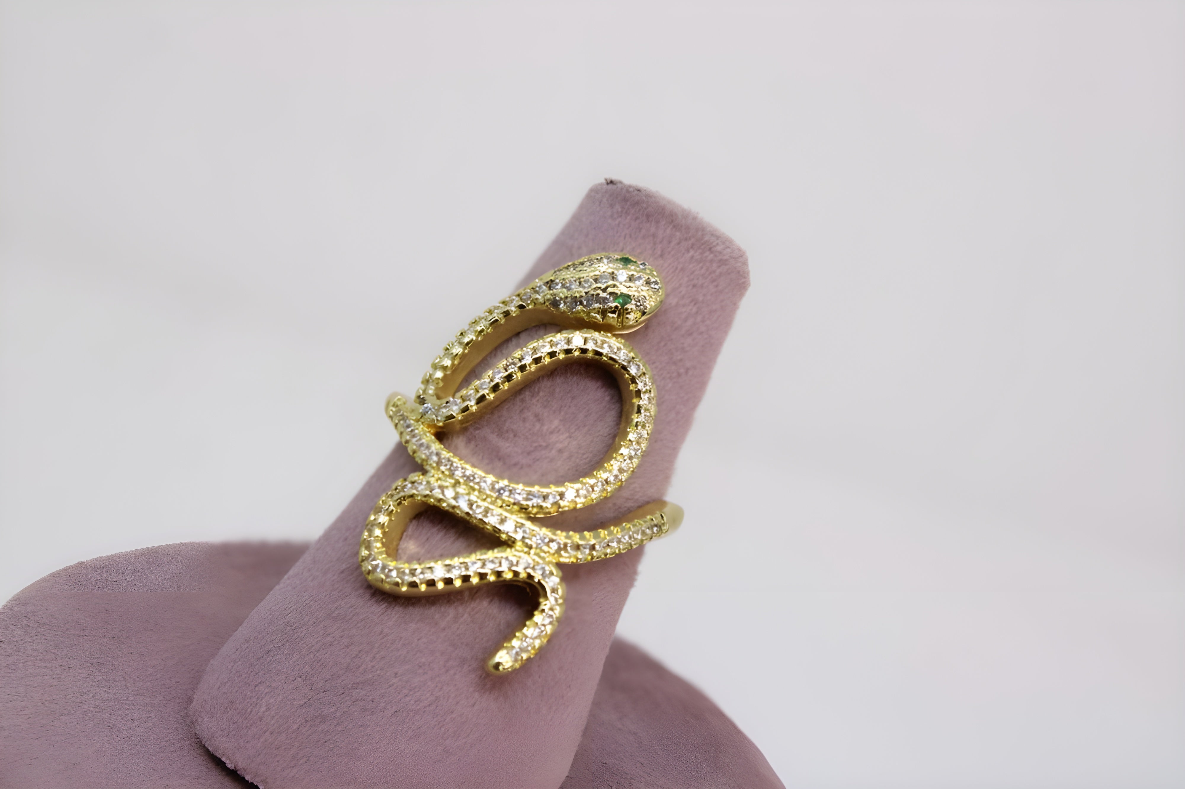 Golden spark Serpent Elegance Ring