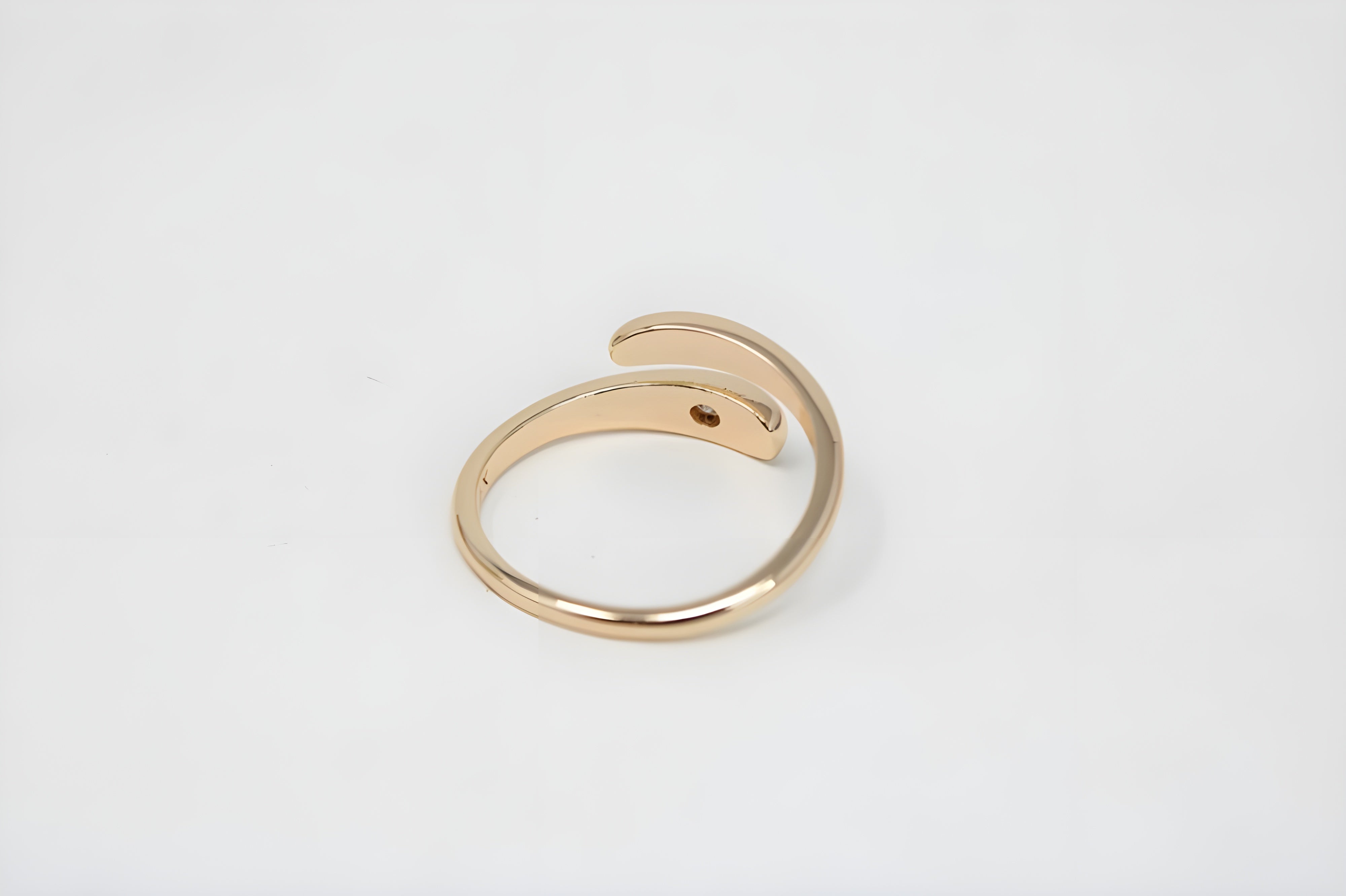 Golden Twist Elegance Ring