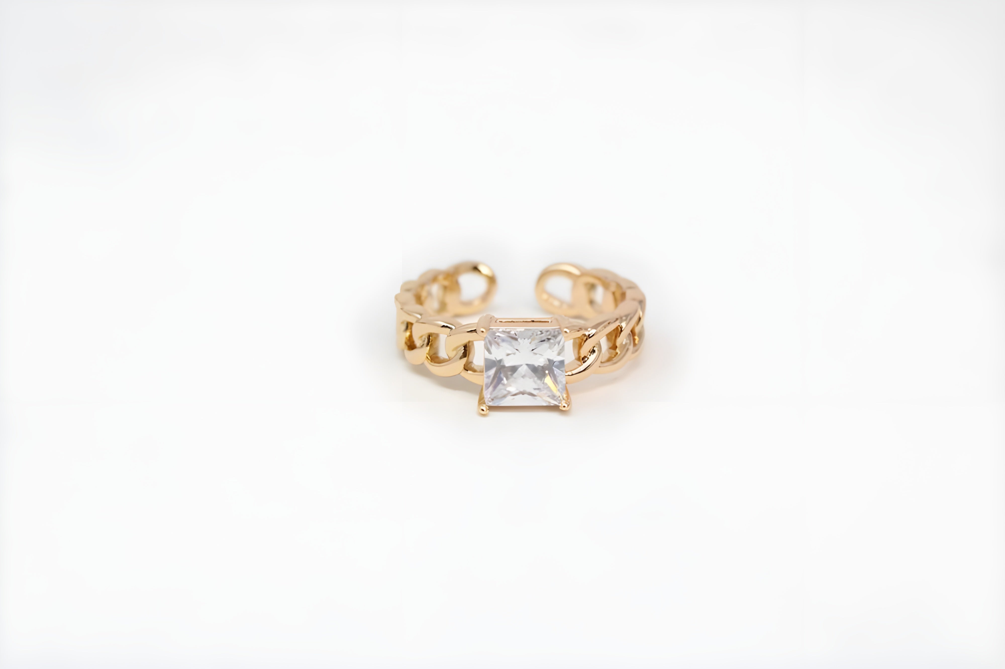 Elegant Gold-Plated Ring with Sparkling Cubic Zirconia