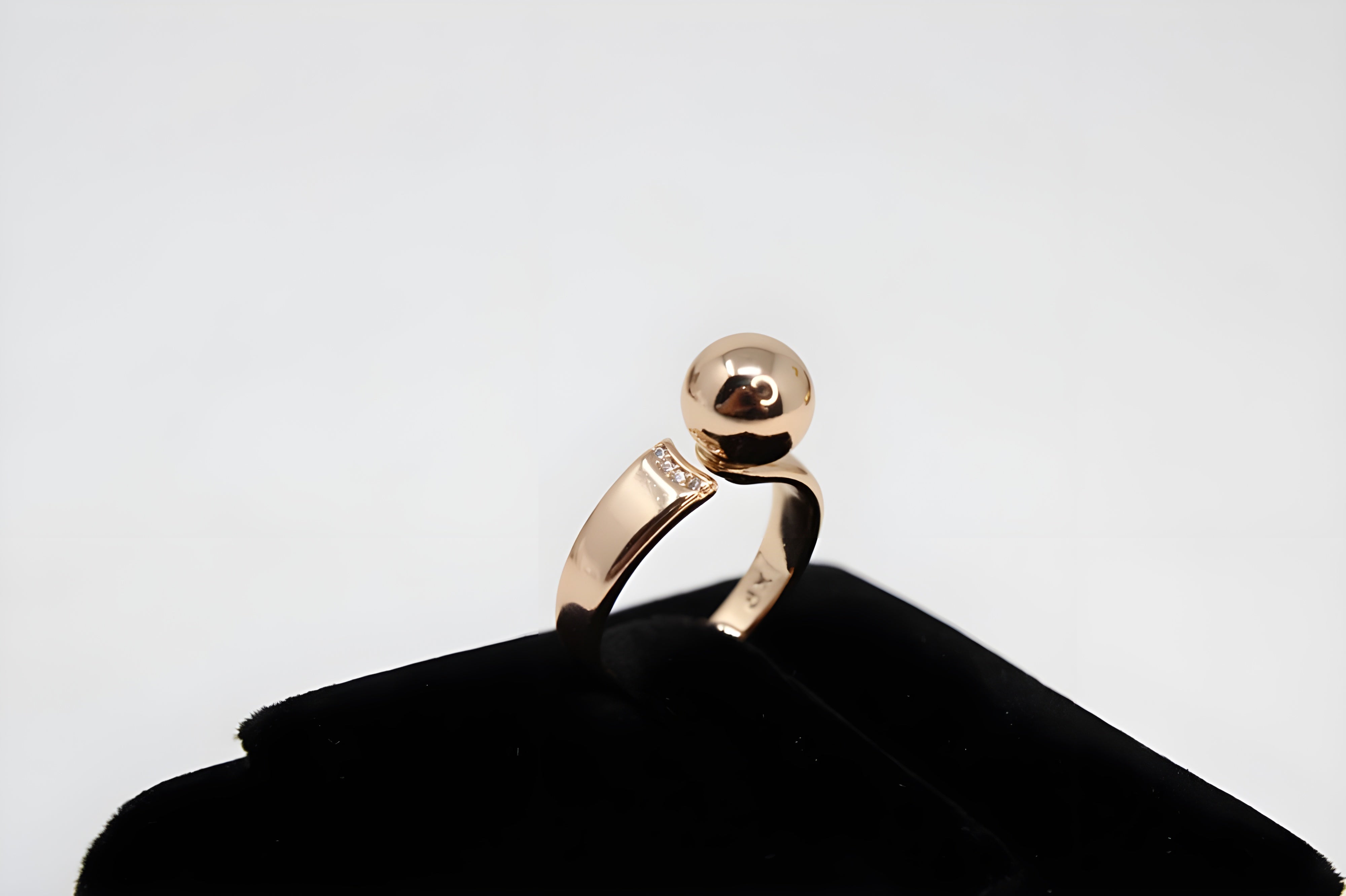 Golden Circle of Elegance Ring