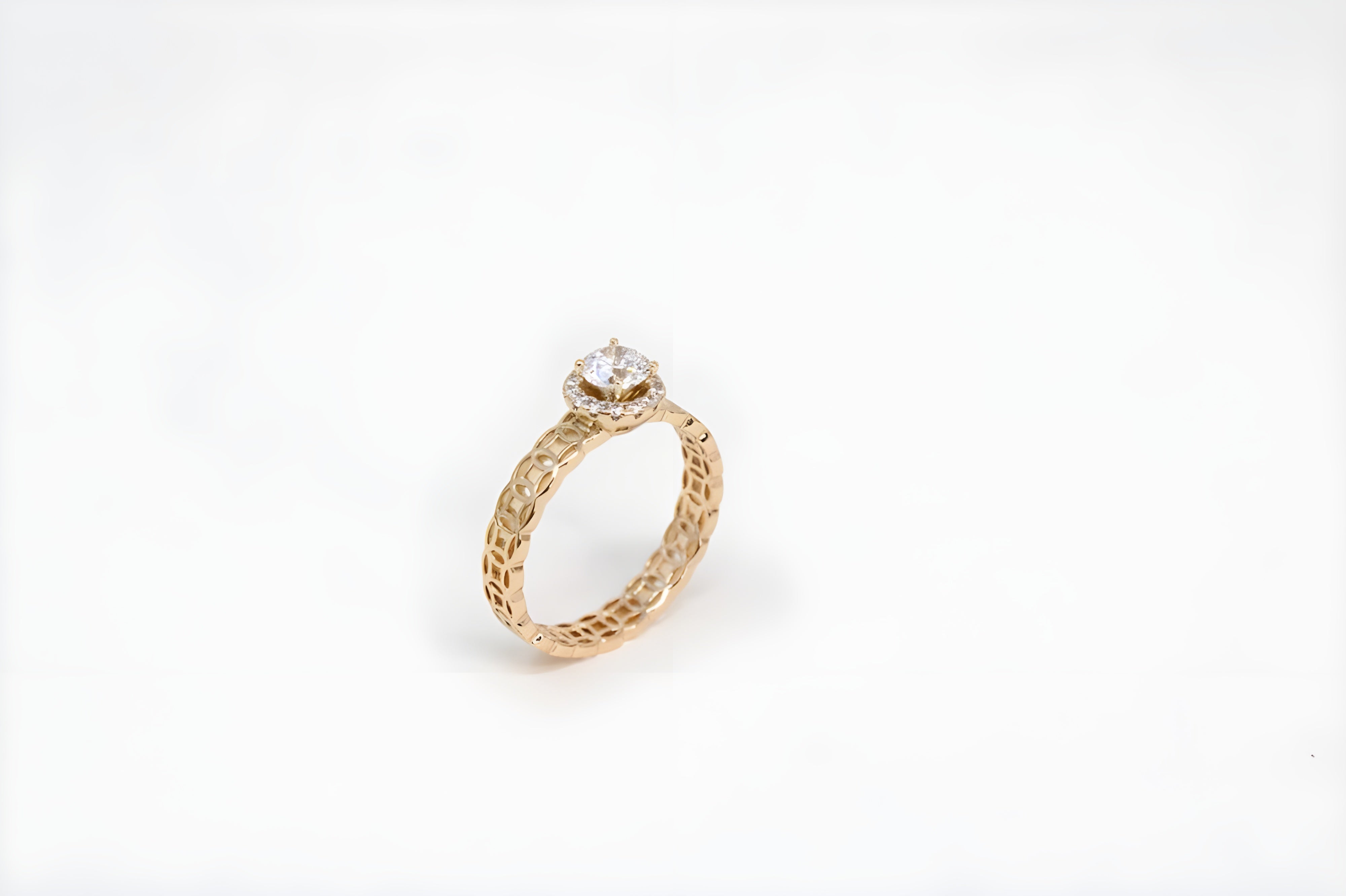 Golden Spherical Chain Ring