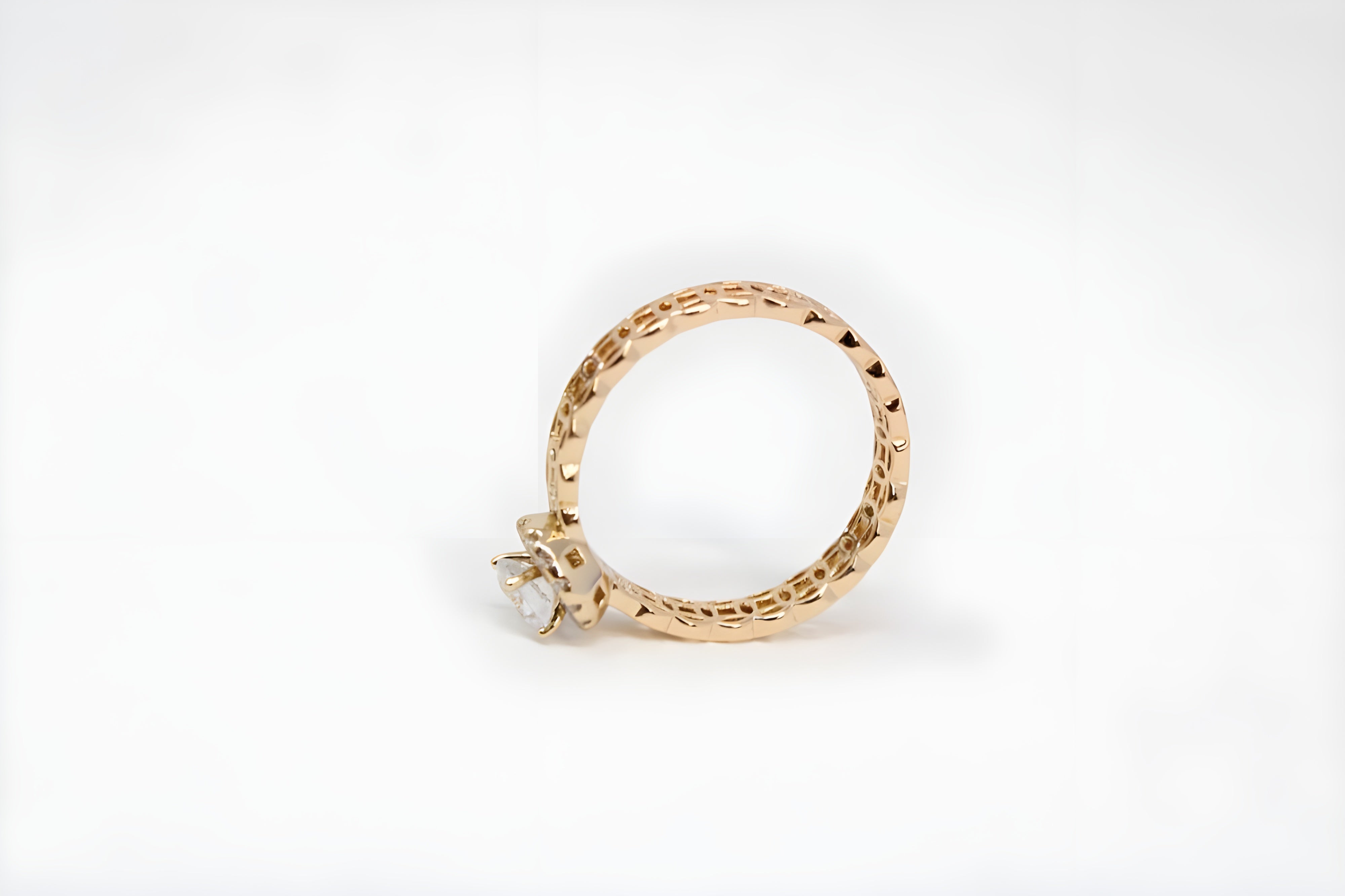 Golden Spherical Chain Ring