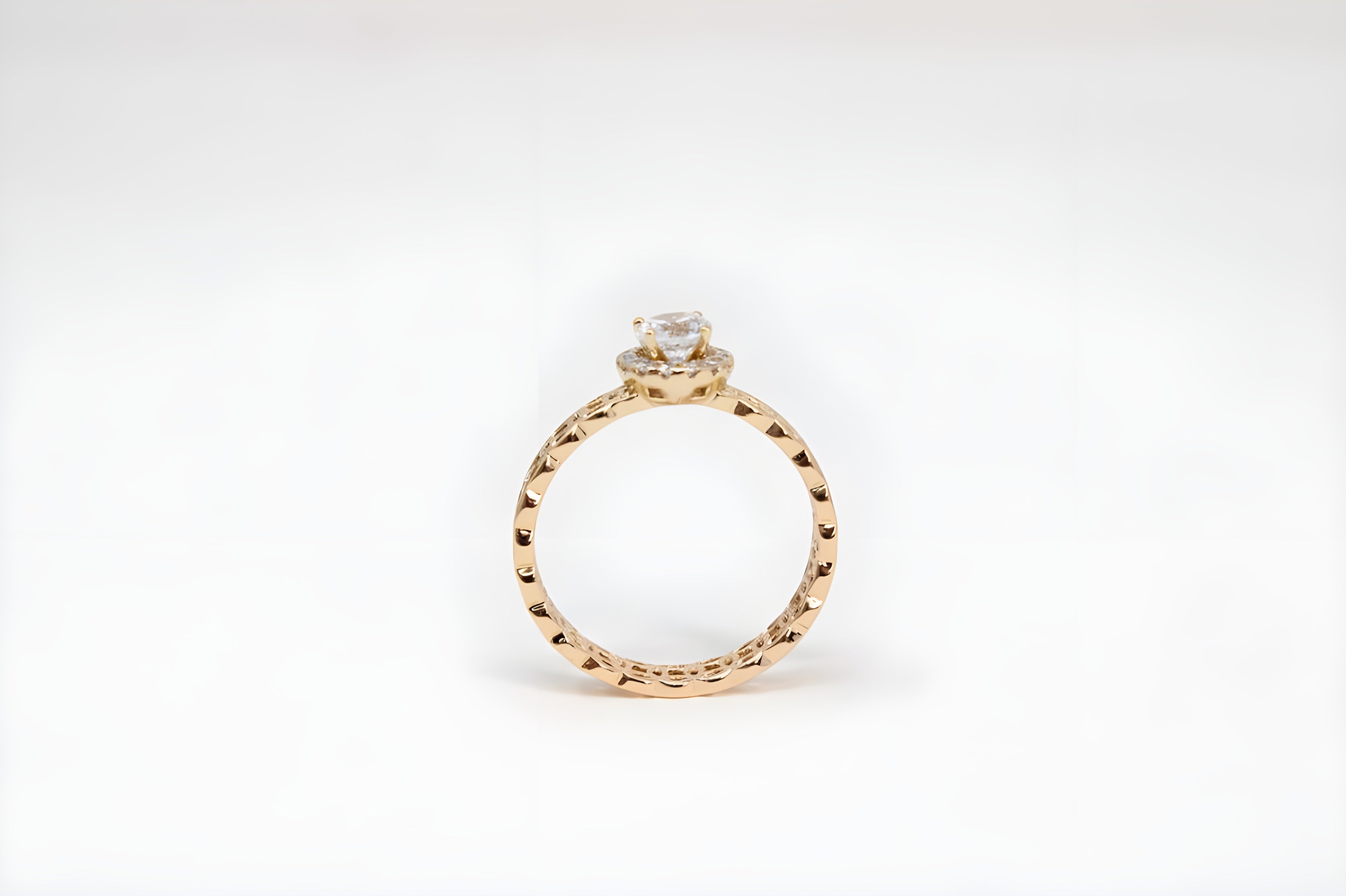 Golden Spherical Chain Ring