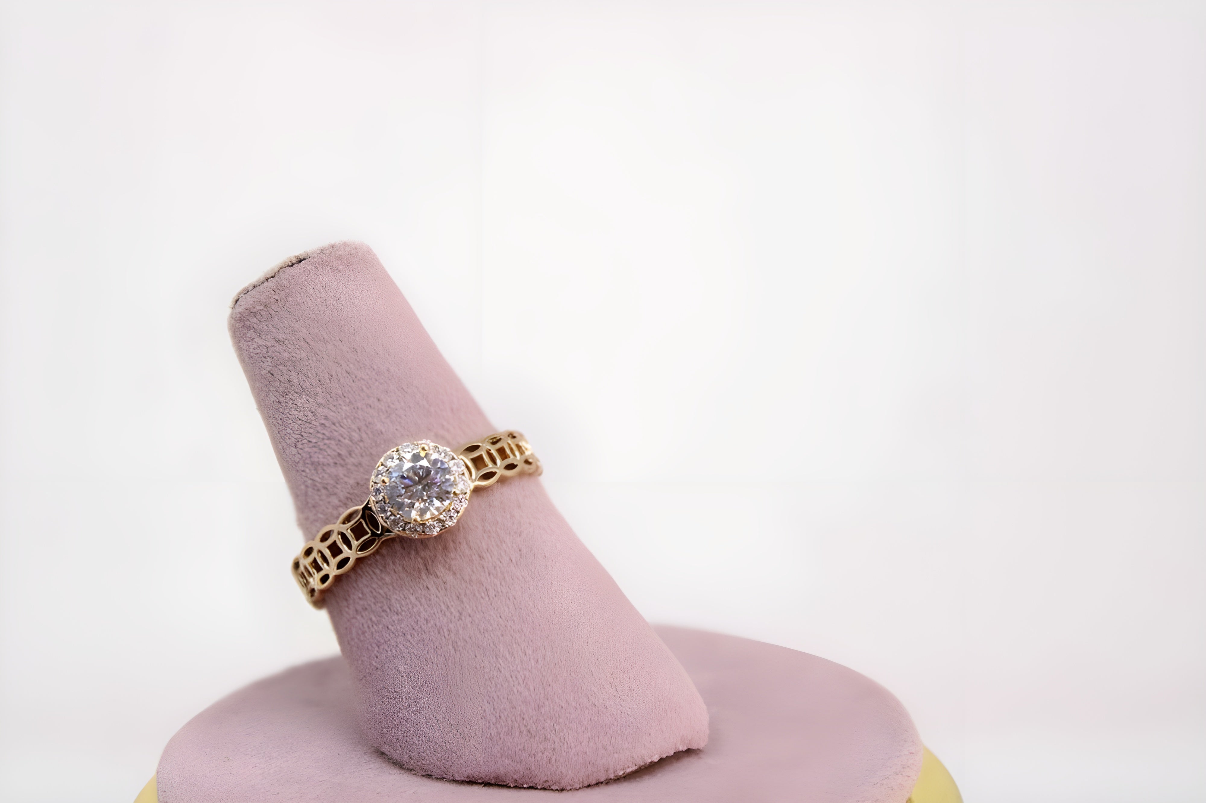 Golden Spherical Chain Ring